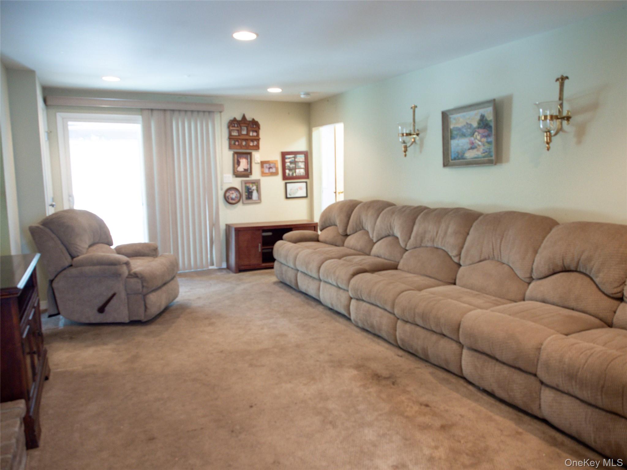 #3 photo, 1277 Lednam Court, Merrick , NY 11566