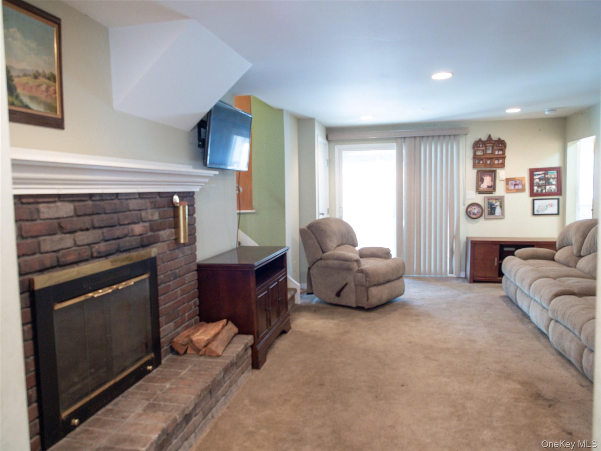 #4 photo, 1277 Lednam Court, Merrick , NY 11566