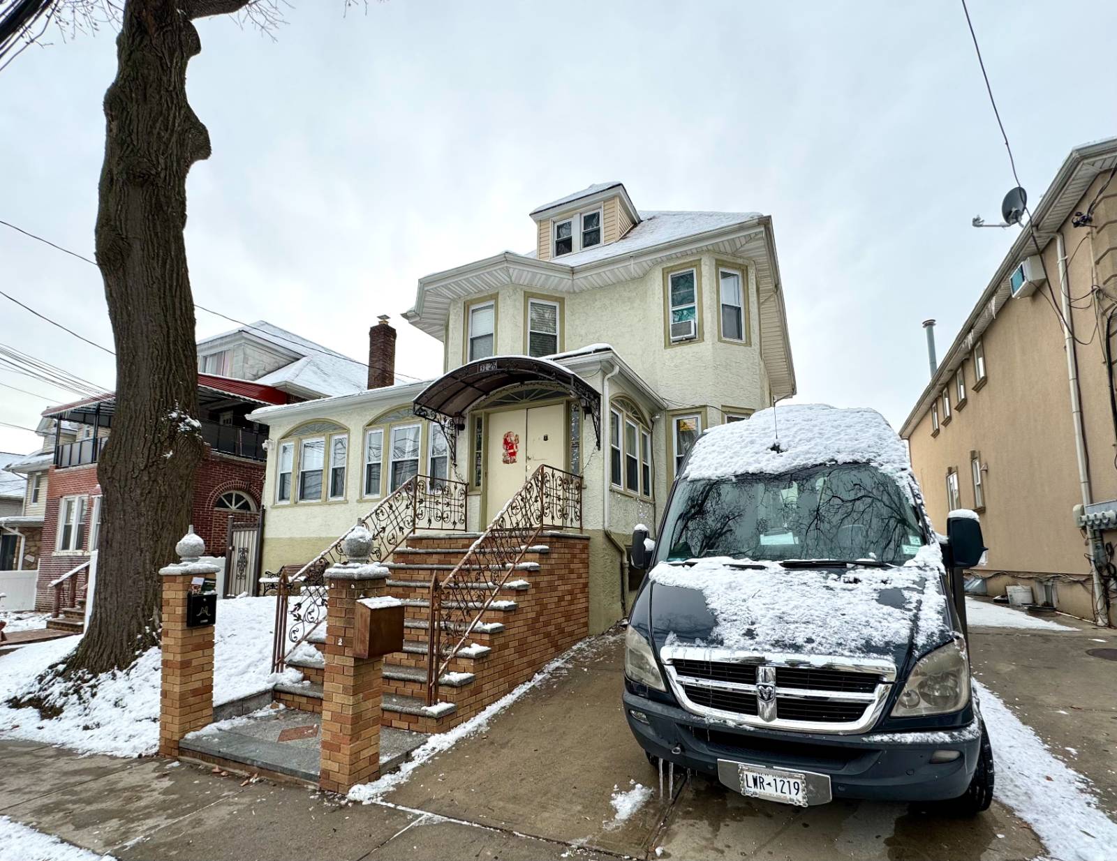 #1 photo, 31-26 Buell Street, 뉴욕퀸즈 East Elmhurst , NY 11369