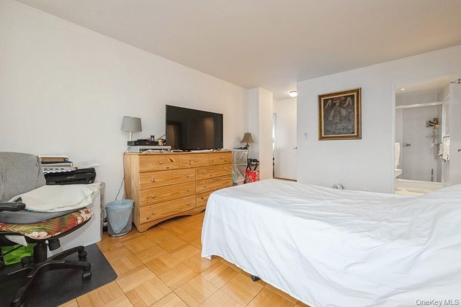 #16 photo, 166-25 Powells Cove Boulevard, Beechhurst , NY 11357