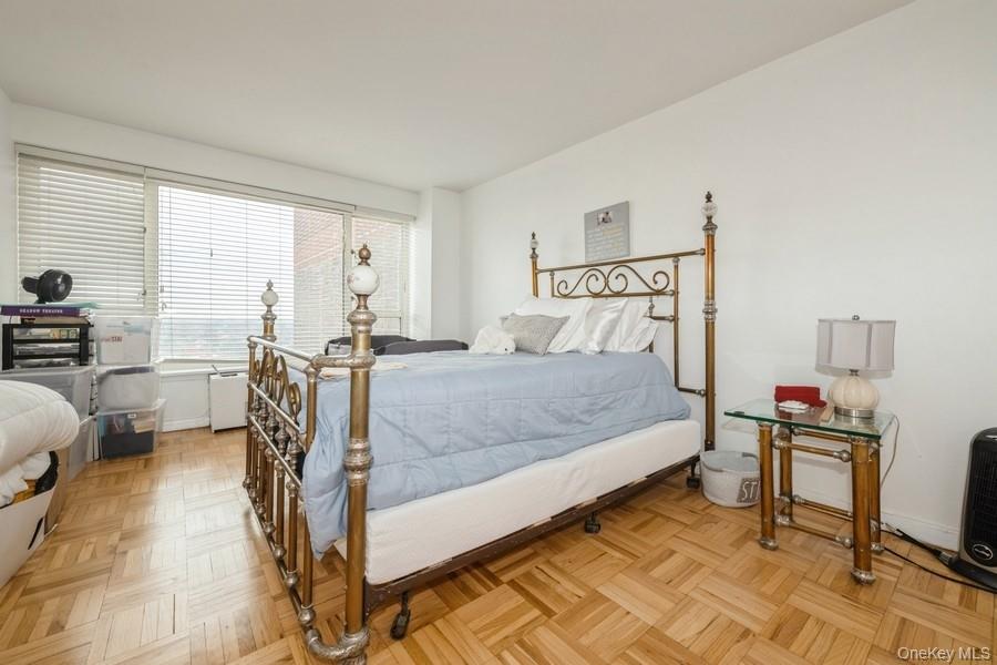 #18 photo, 166-25 Powells Cove Boulevard, Beechhurst , NY 11357