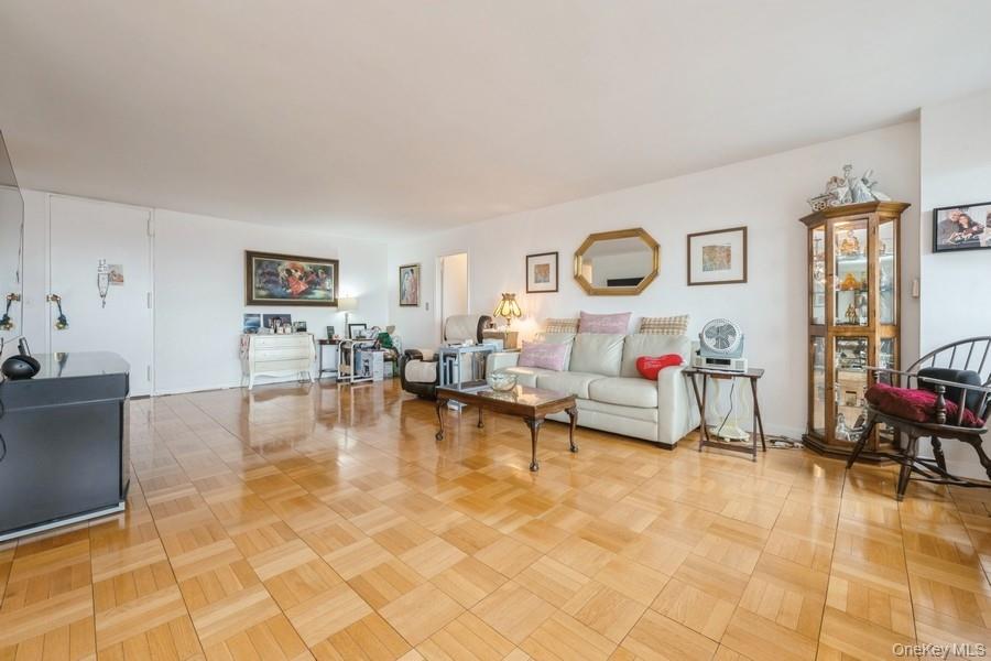 #8 photo, 166-25 Powells Cove Boulevard, Beechhurst , NY 11357