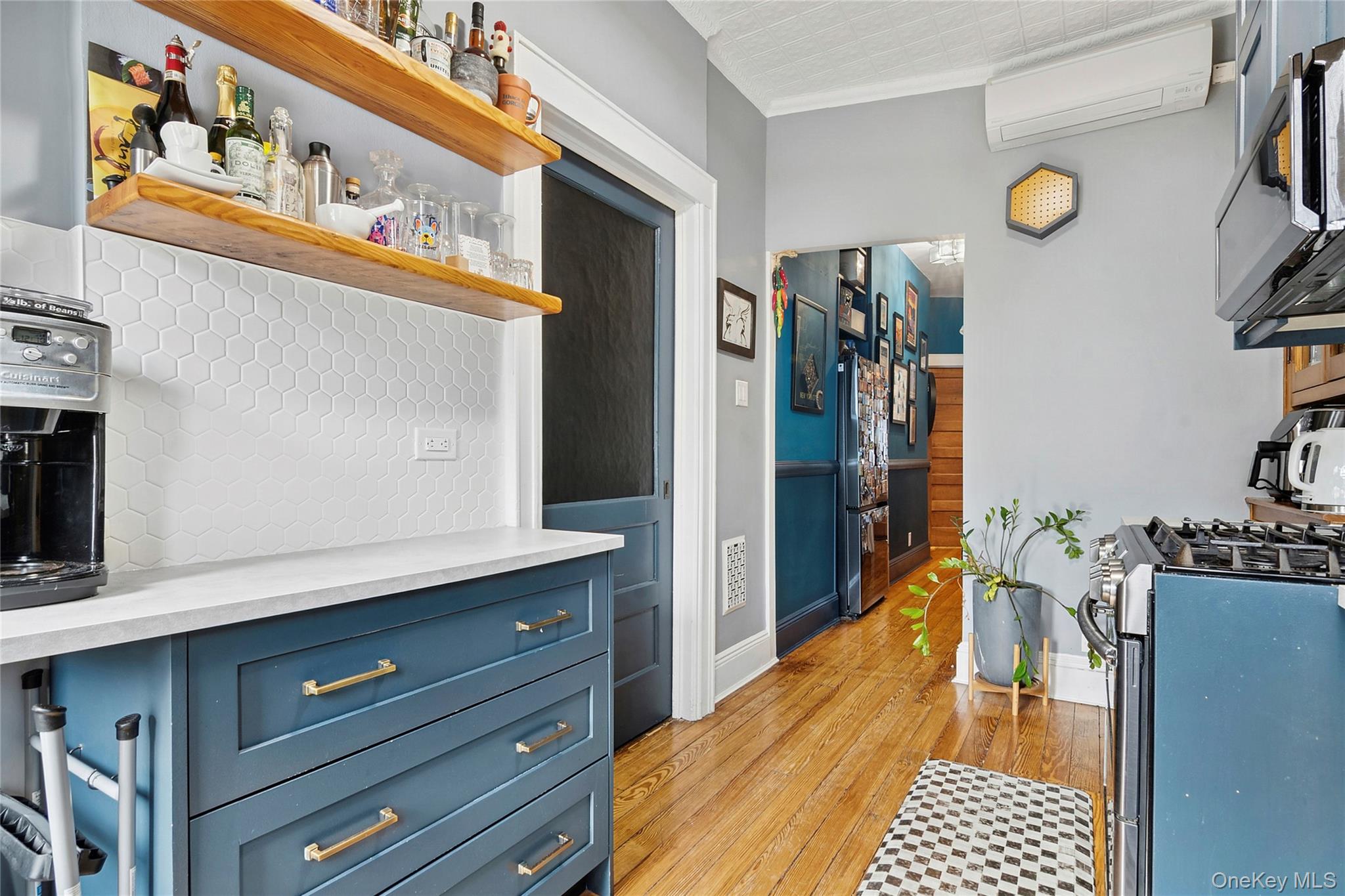 #14 photo, 16-16 Putnam Avenue, कुईंस Ridgewood , NY 11385