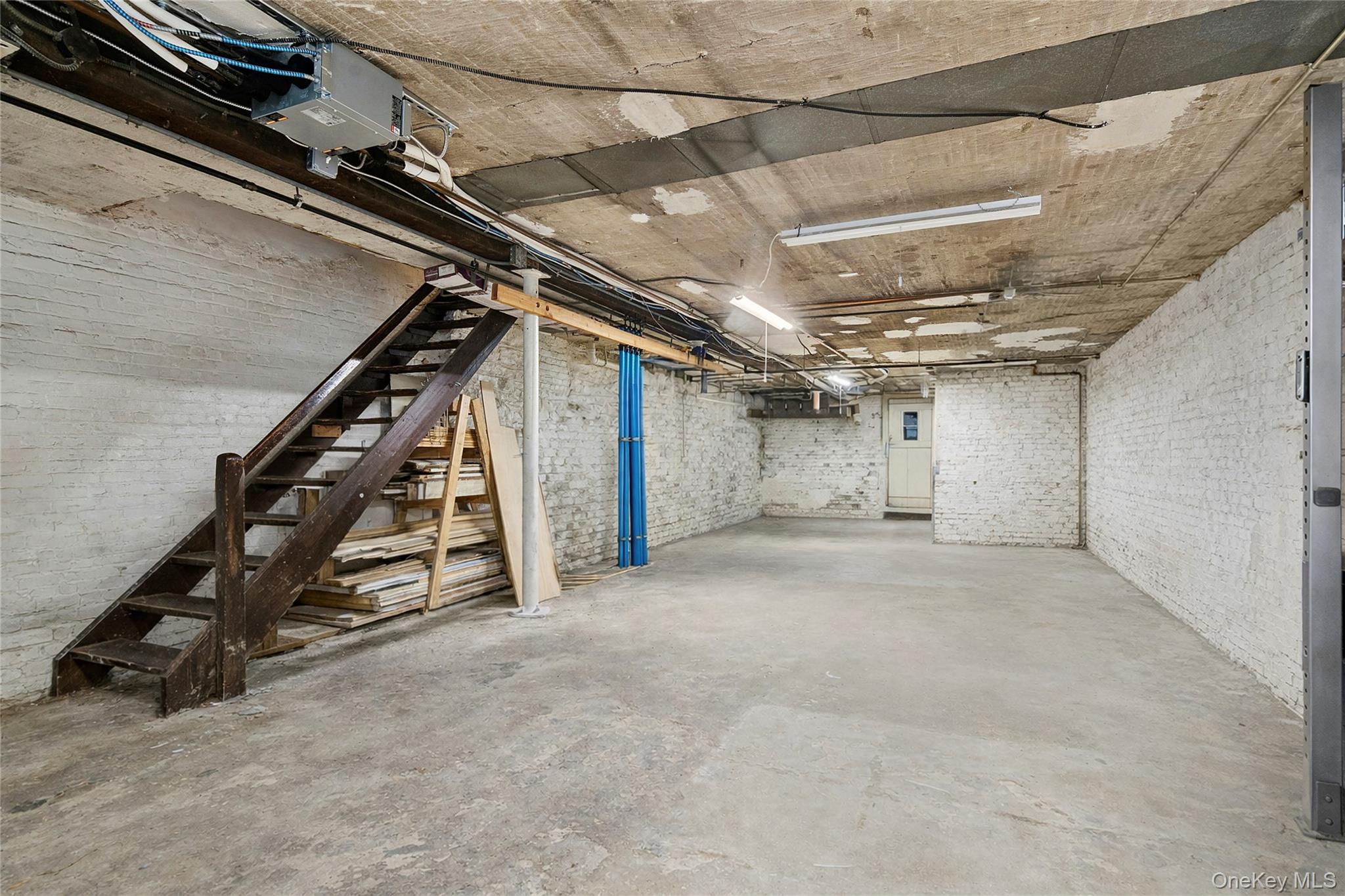 #20 photo, 16-16 Putnam Avenue, कुईंस Ridgewood , NY 11385