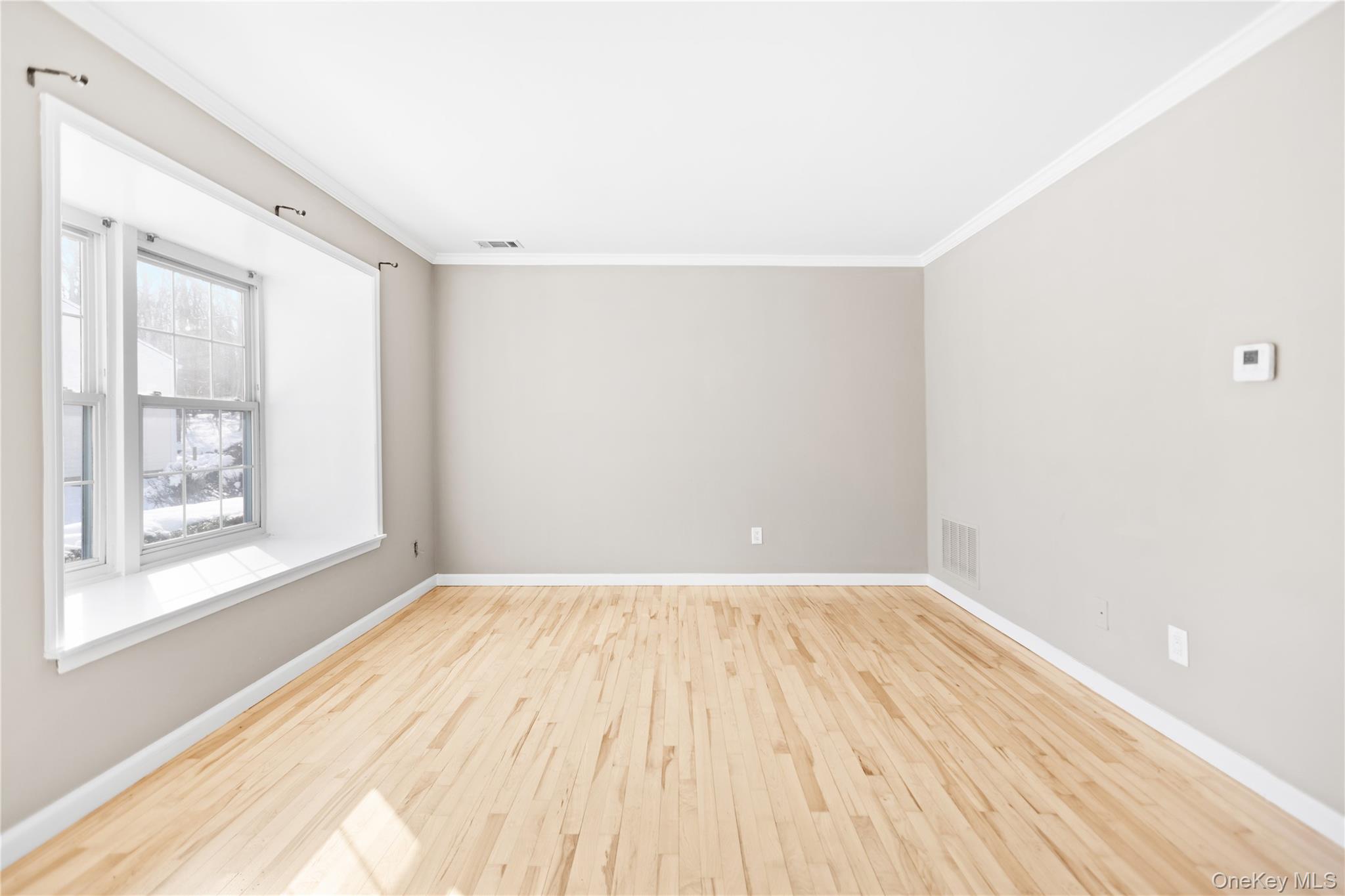 #2 photo, 10 Bartlett Commons, سوفولك Yaphank , NY 11980