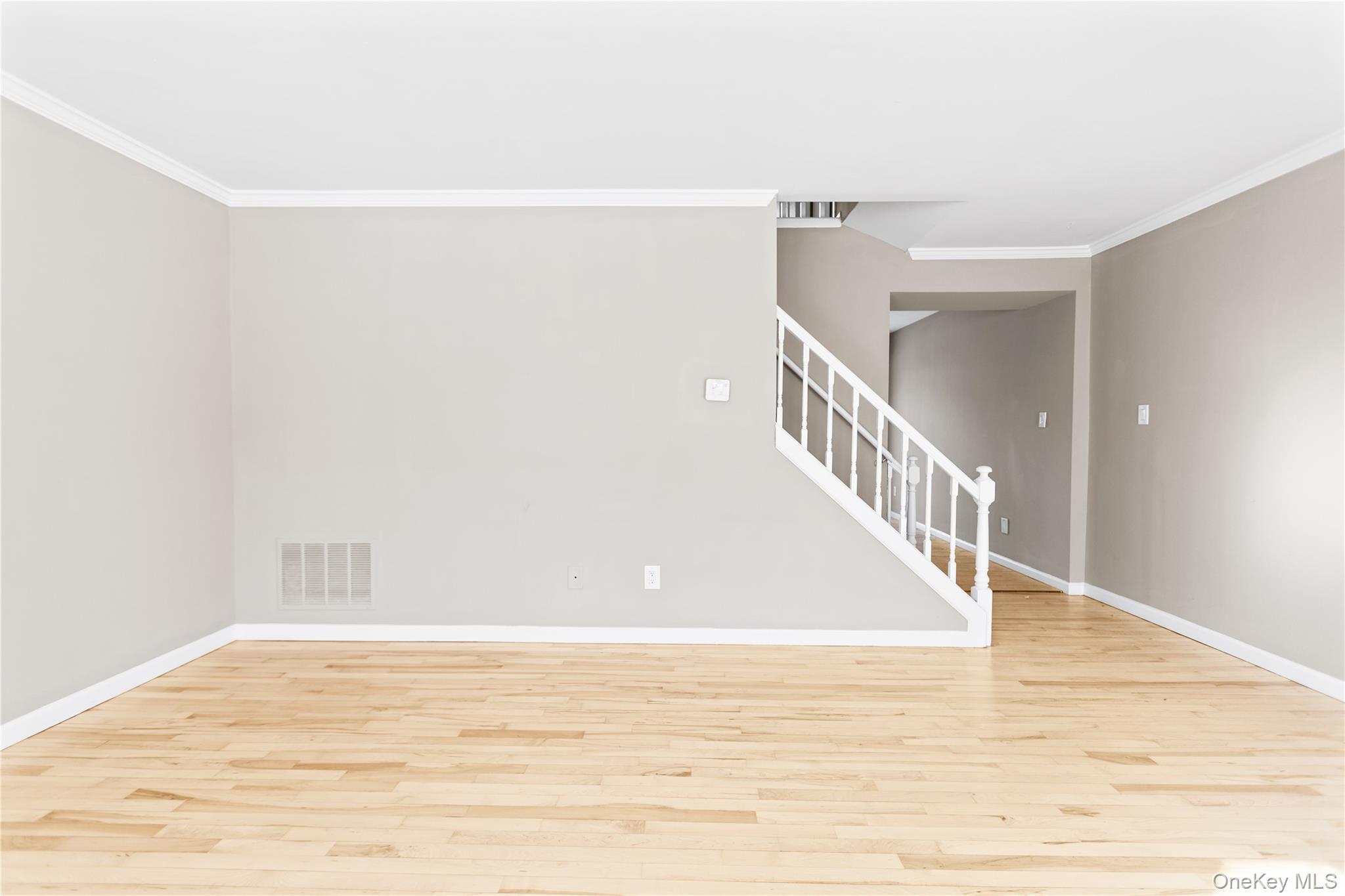 #3 photo, 10 Bartlett Commons, سوفولك Yaphank , NY 11980