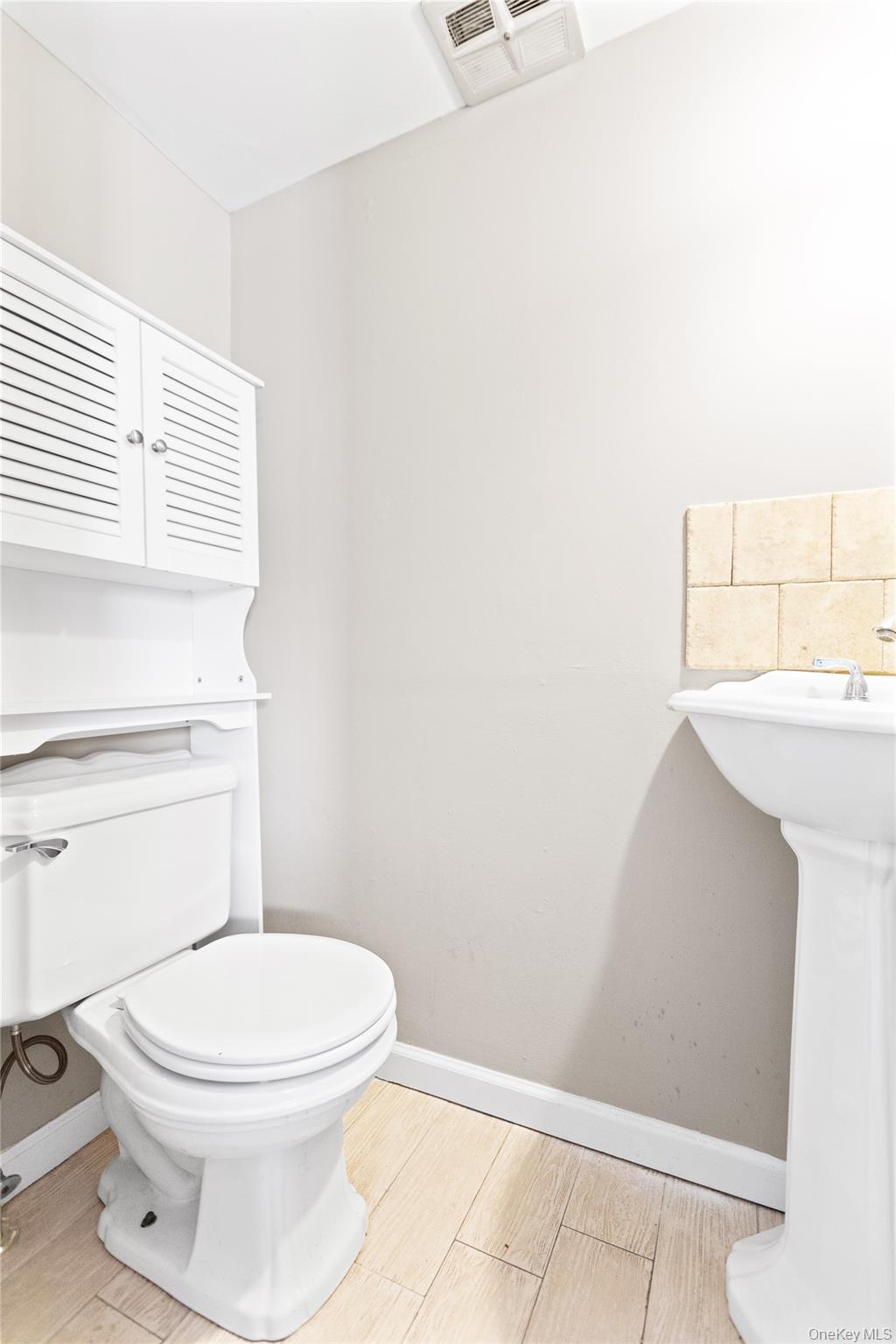 #4 photo, 10 Bartlett Commons, سوفولك Yaphank , NY 11980