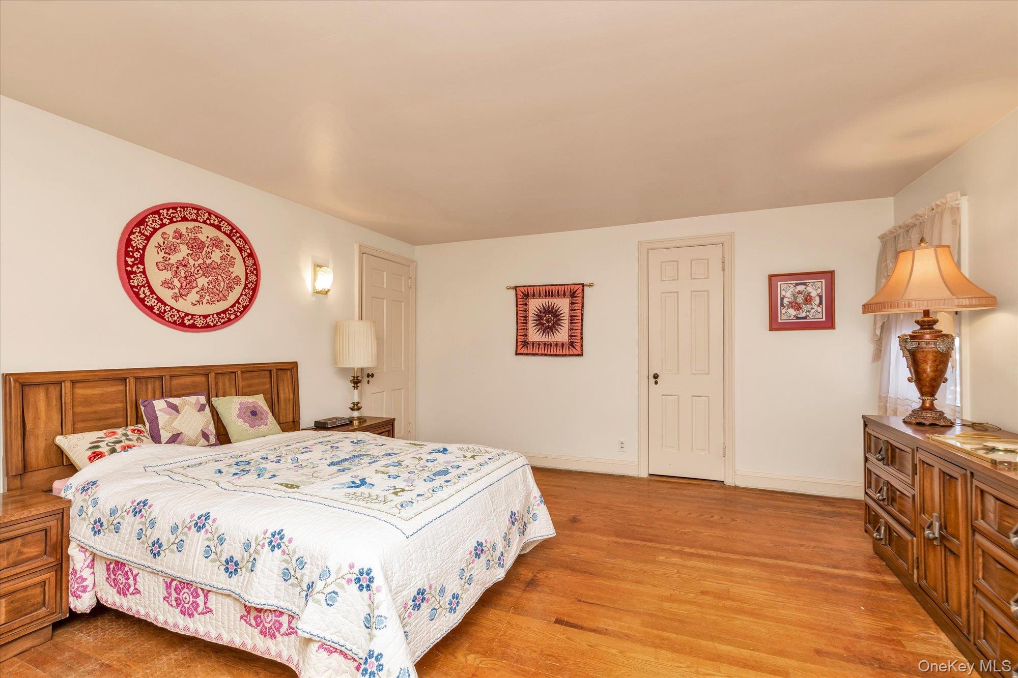 #4 photo, 22 Hathaway Drive, Garden City , NY 11530