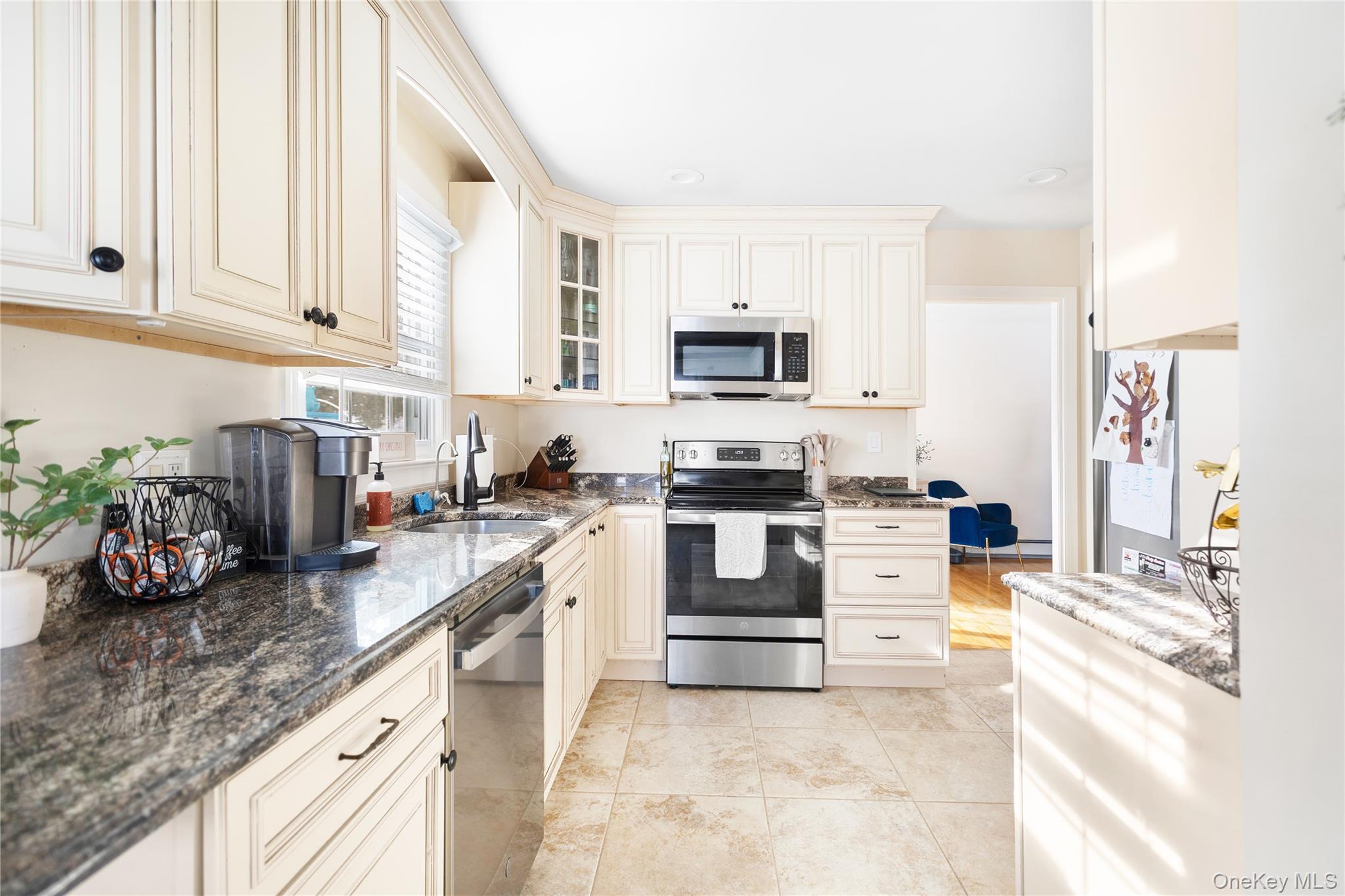 #7 photo, 14 Bayside Avenue, 롱 아일랜드 Medford , NY 11763