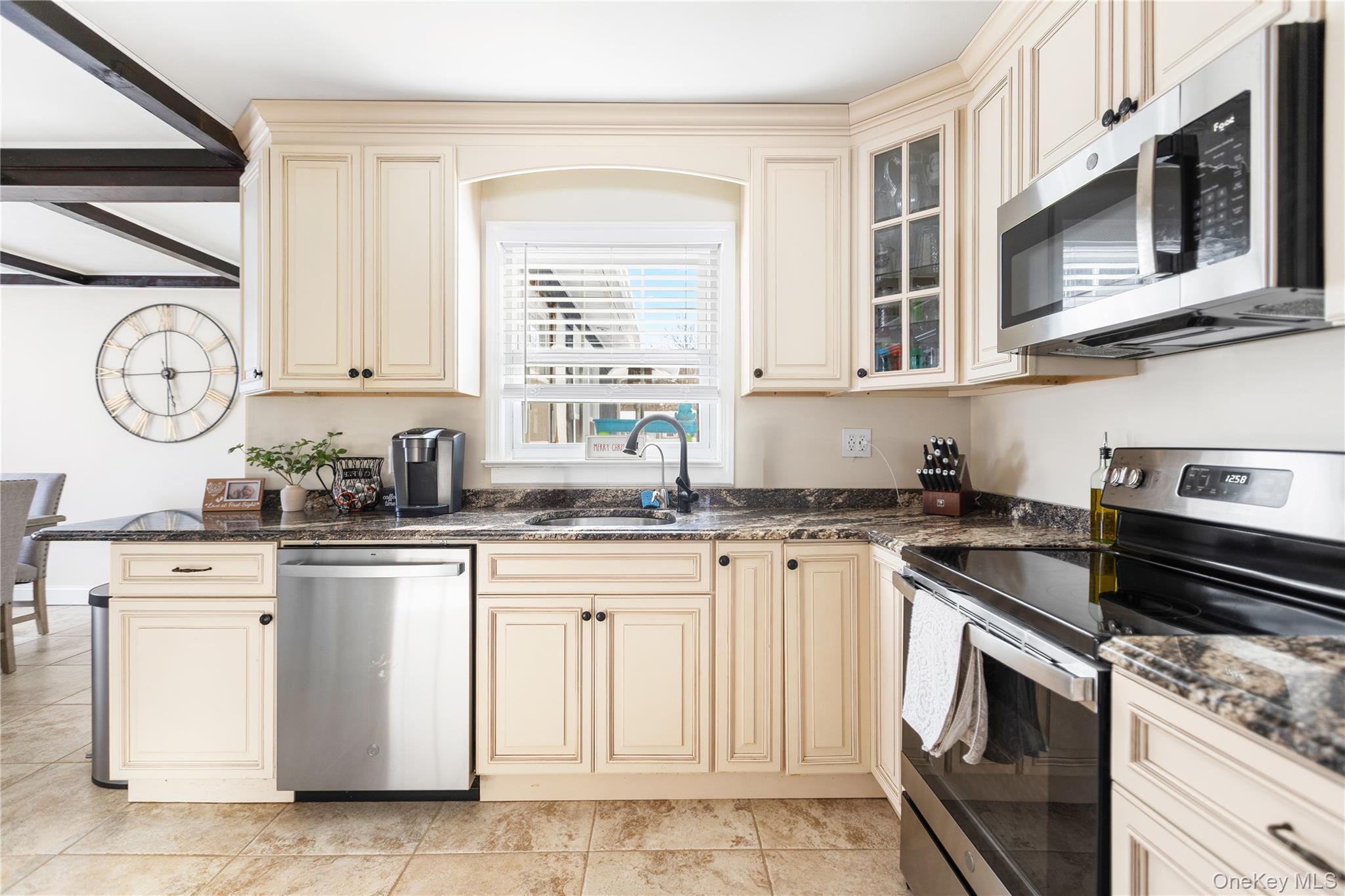 #8 photo, 14 Bayside Avenue, 롱 아일랜드 Medford , NY 11763