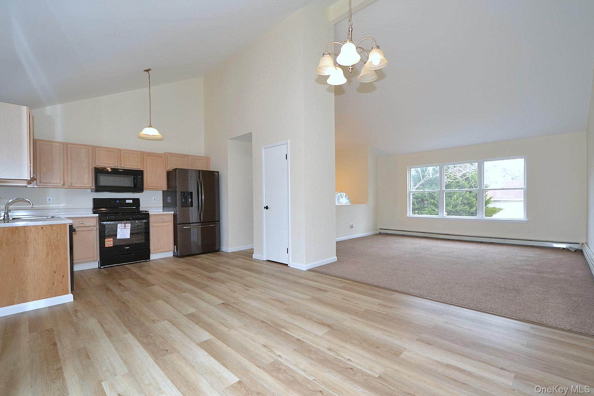 #14 photo, 30 Apex Drive, سوفولك Coram , NY 11727