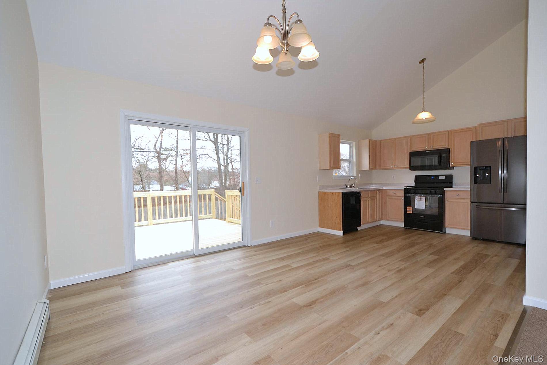 #15 photo, 30 Apex Drive, سوفولك Coram , NY 11727