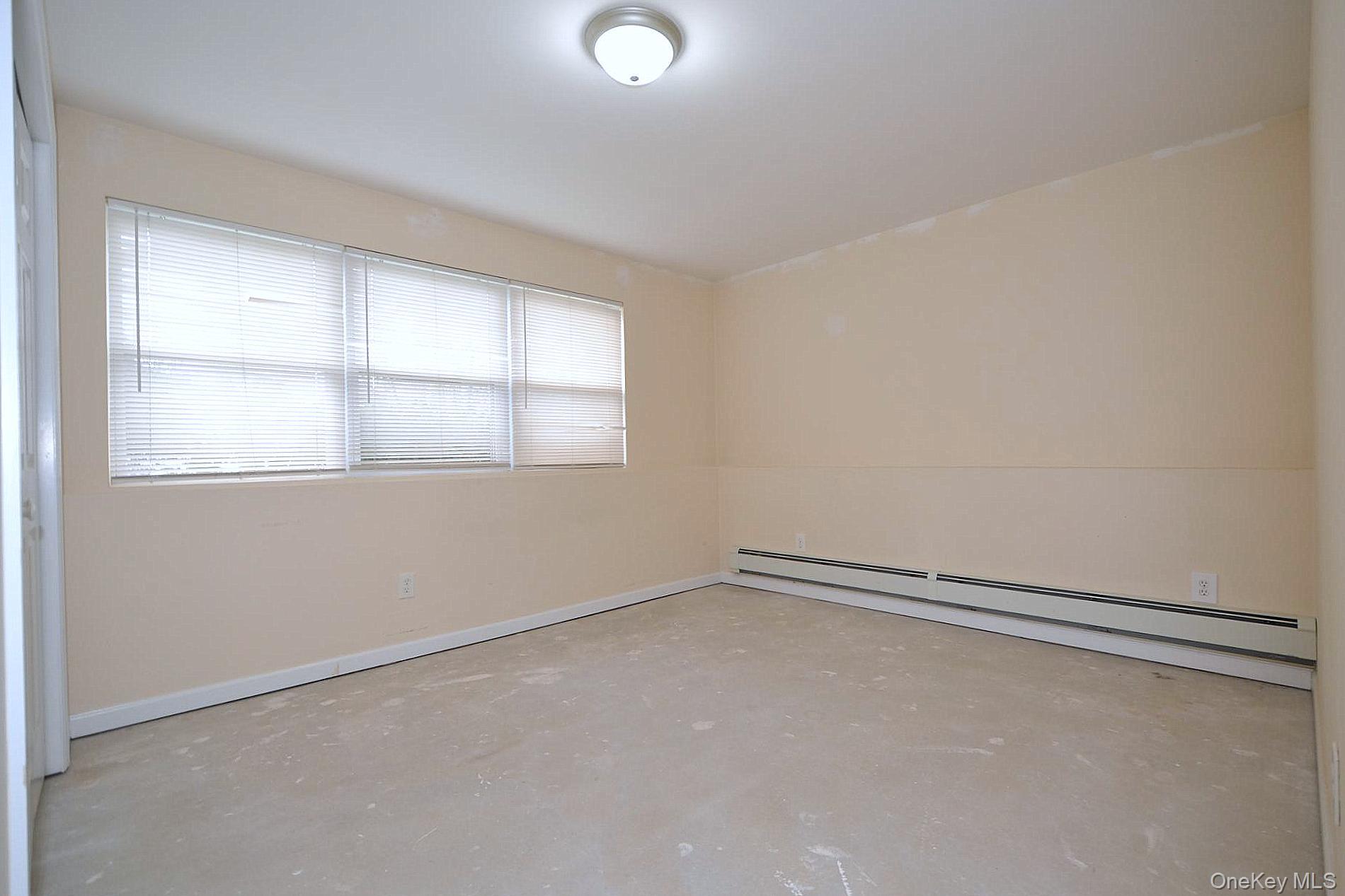 #5 photo, 30 Apex Drive, سوفولك Coram , NY 11727