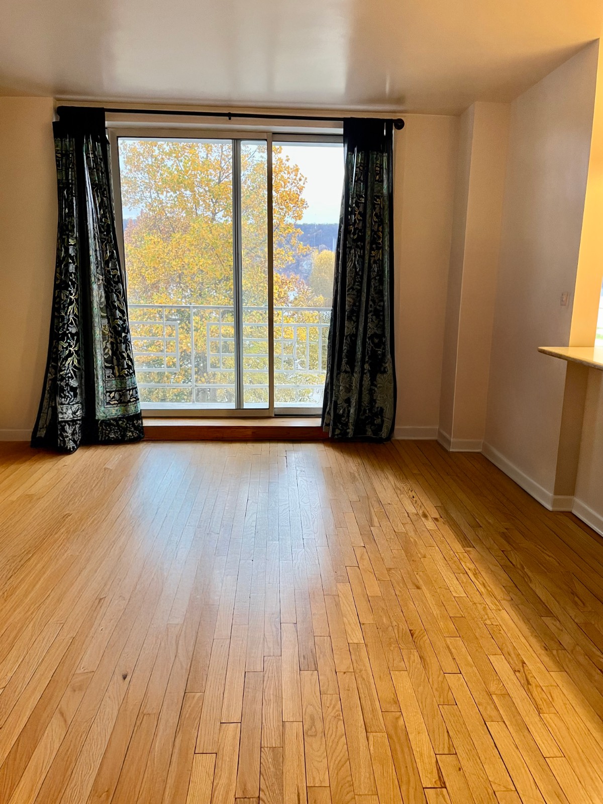 #4 photo, 679 Warburton Ave, #1N, Yonkers , NY 10701