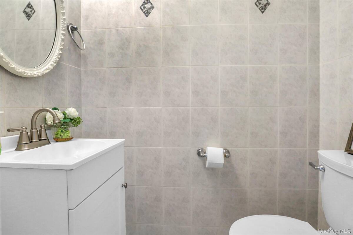 #20 photo, 37 Malvern Lane, Stony Brook , NY 11790