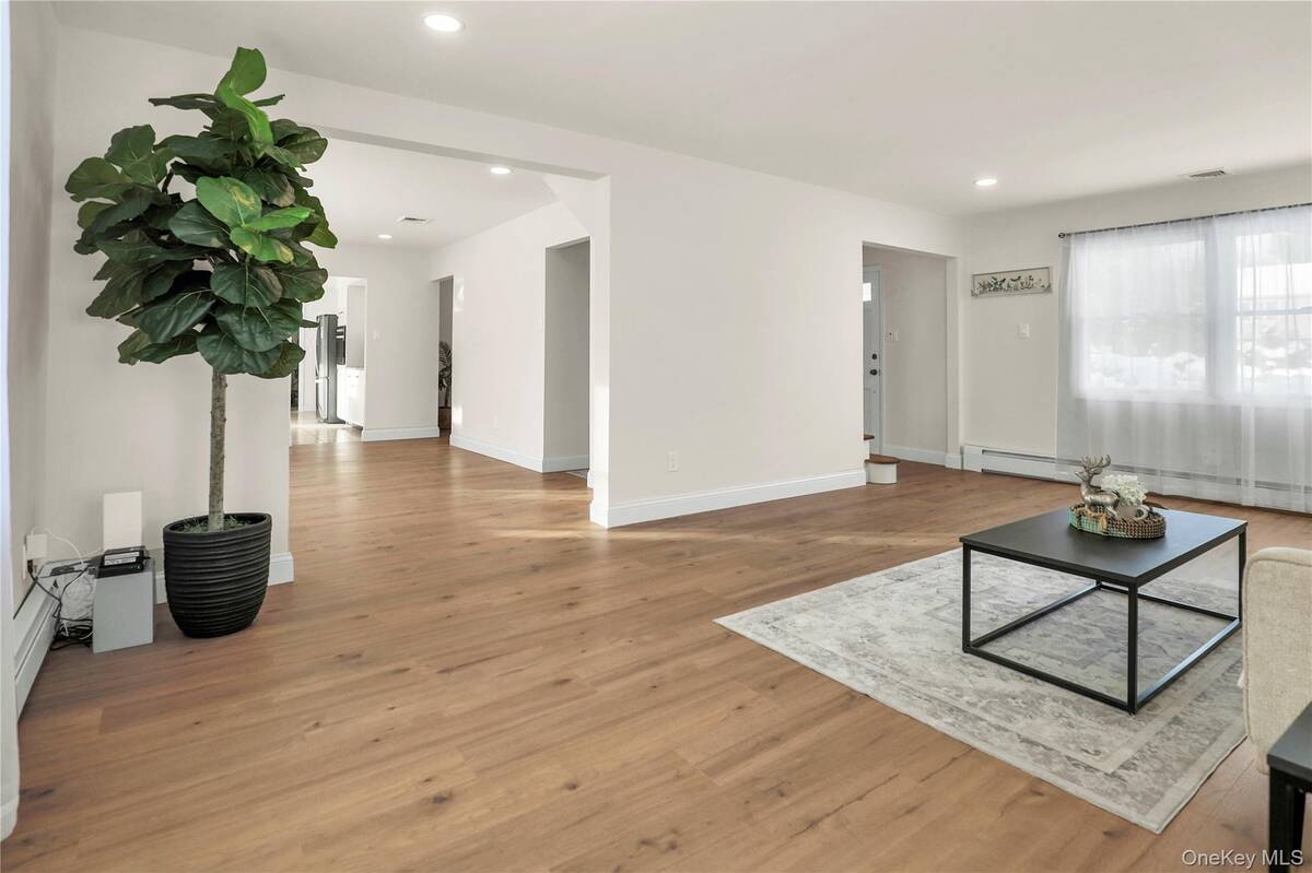 #4 photo, 37 Malvern Lane, Stony Brook , NY 11790