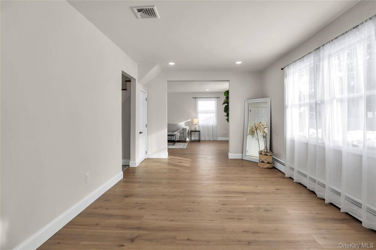 #5 photo, 37 Malvern Lane, Stony Brook , NY 11790