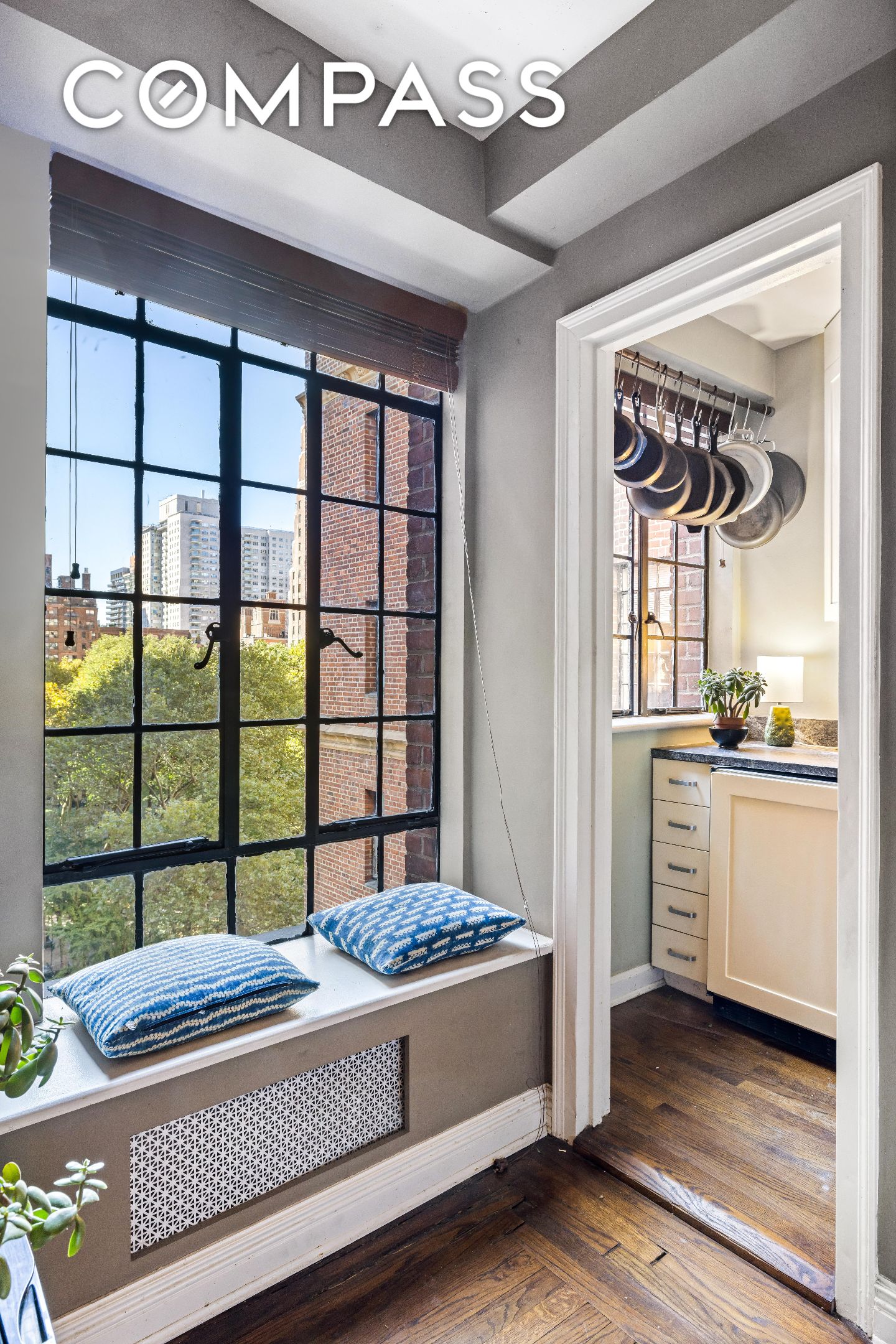 #4 photo, 333 E 43rd Street, Midtown East , NY 10017