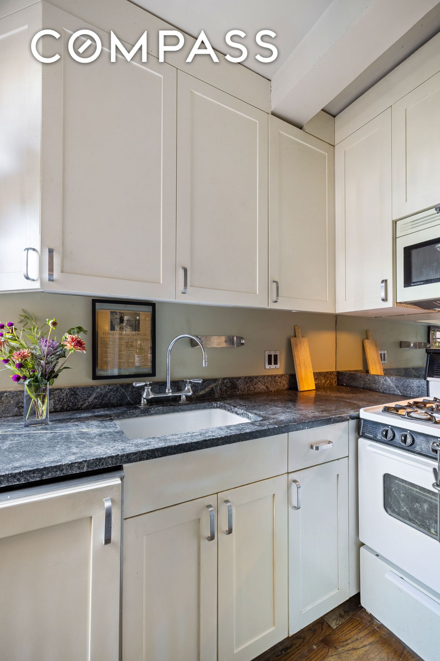 #7 photo, 333 E 43rd Street, Midtown East , NY 10017