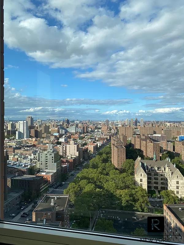 #11 photo, 215-217 E 96th Street, 曼哈顿 东哈莱姆区 East Harlem , NY 10128