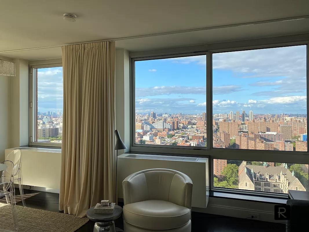 #3 photo, 215-217 E 96th Street, 曼哈顿 东哈莱姆区 East Harlem , NY 10128