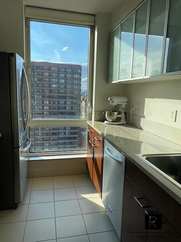 #8 photo, 215-217 E 96th Street, 曼哈顿 东哈莱姆区 East Harlem , NY 10128