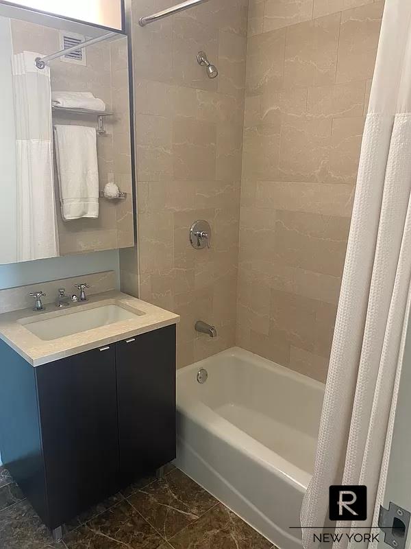 #9 photo, 215-217 E 96th Street, 曼哈顿 东哈莱姆区 East Harlem , NY 10128