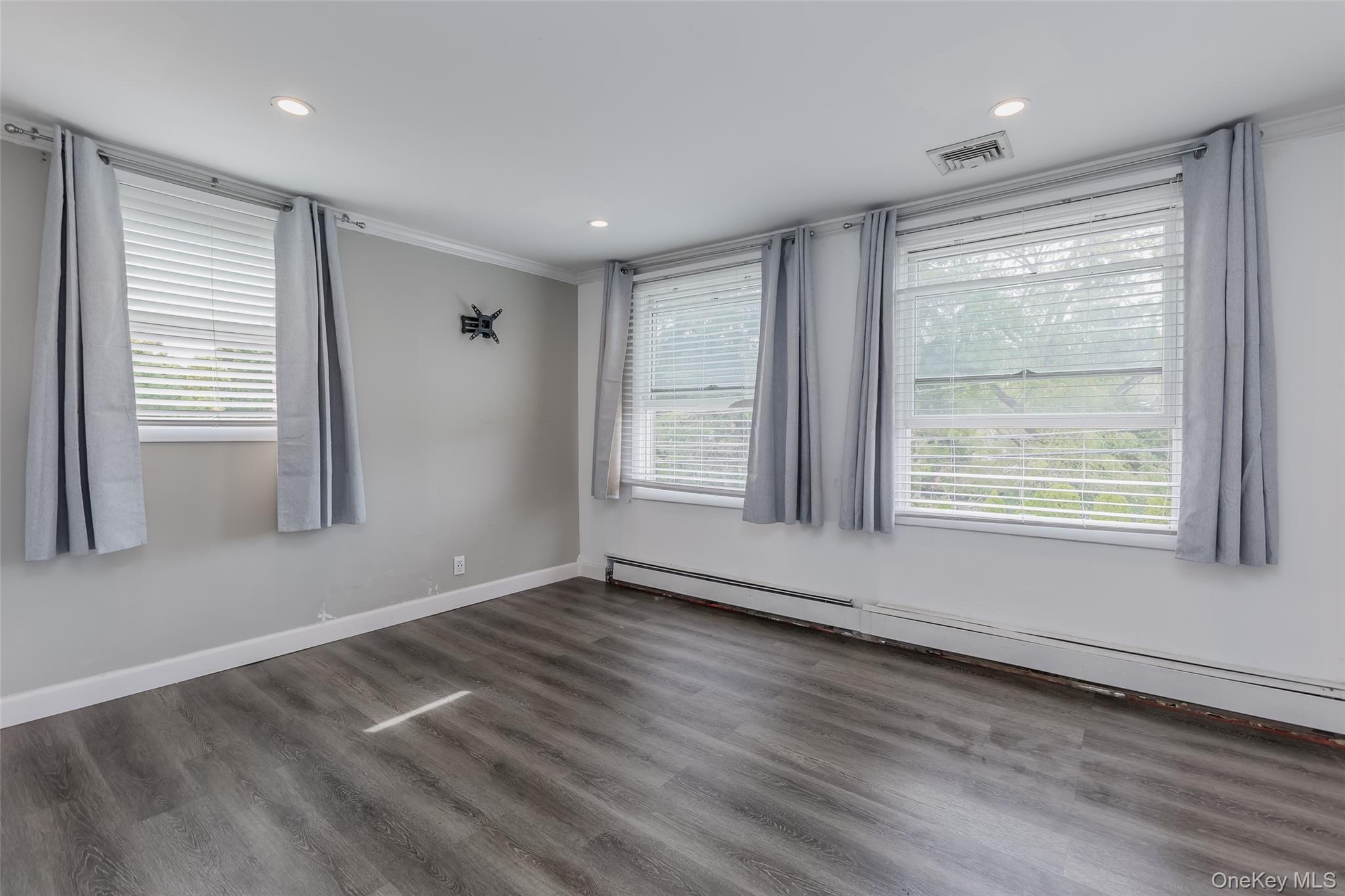 #8 photo, 97 Rosewood Road, מחוז סאפוק Kings Park , NY 11754