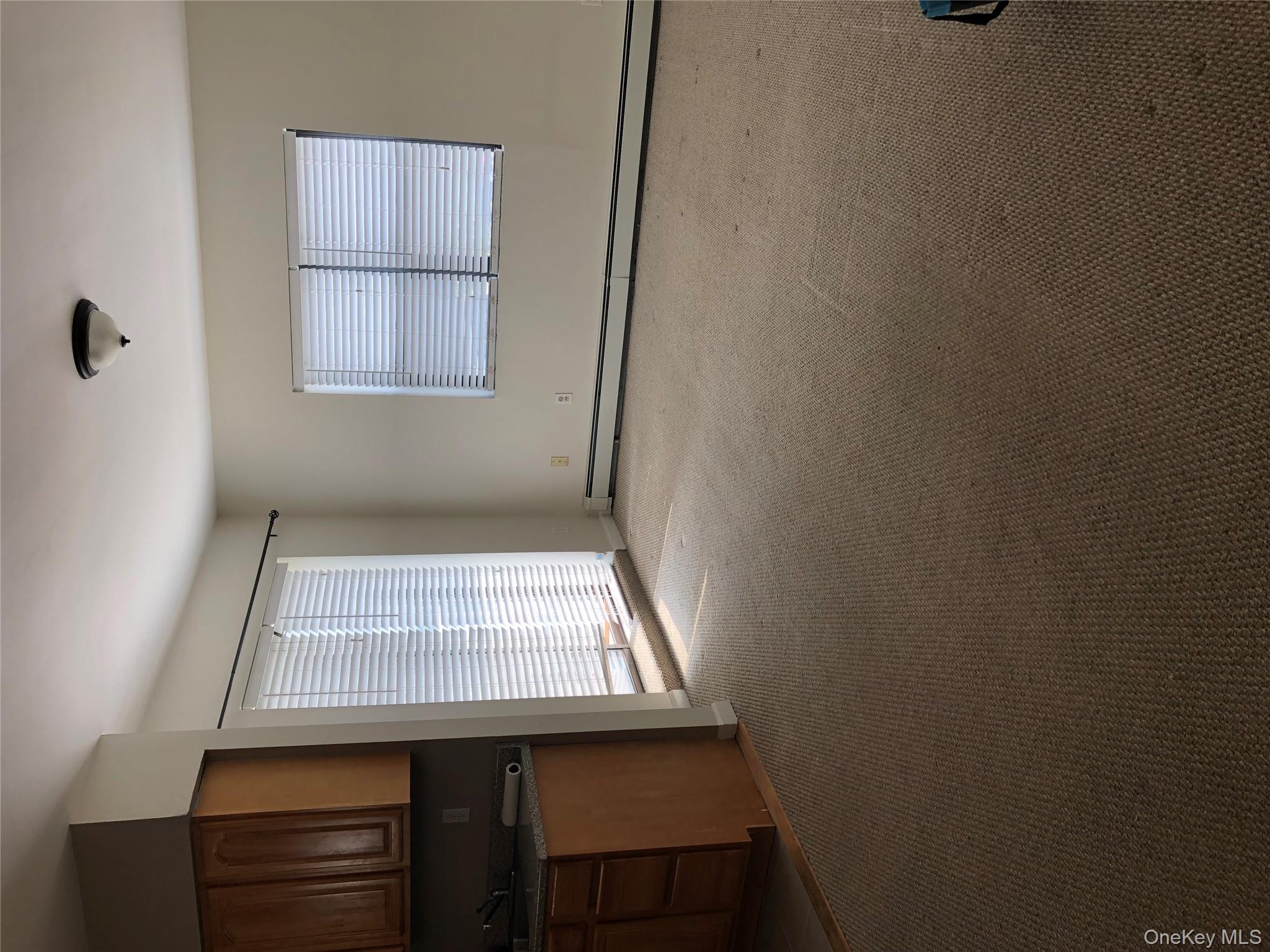 #3 photo, 475 W Broadway, नासाउ काउंटी Long Beach , NY 11561