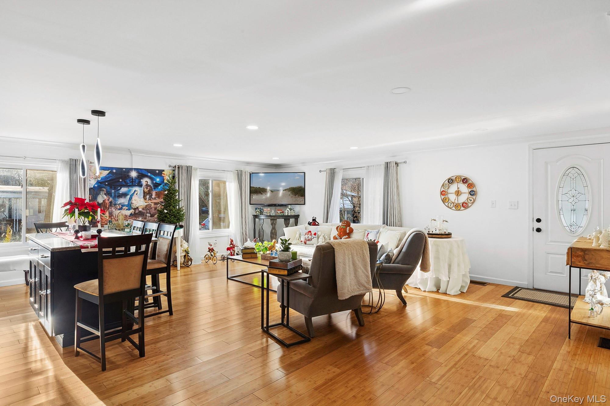 #2 photo, 525 Riverleigh Avenue, सफ़ोक काउंटी Riverhead , NY 11901