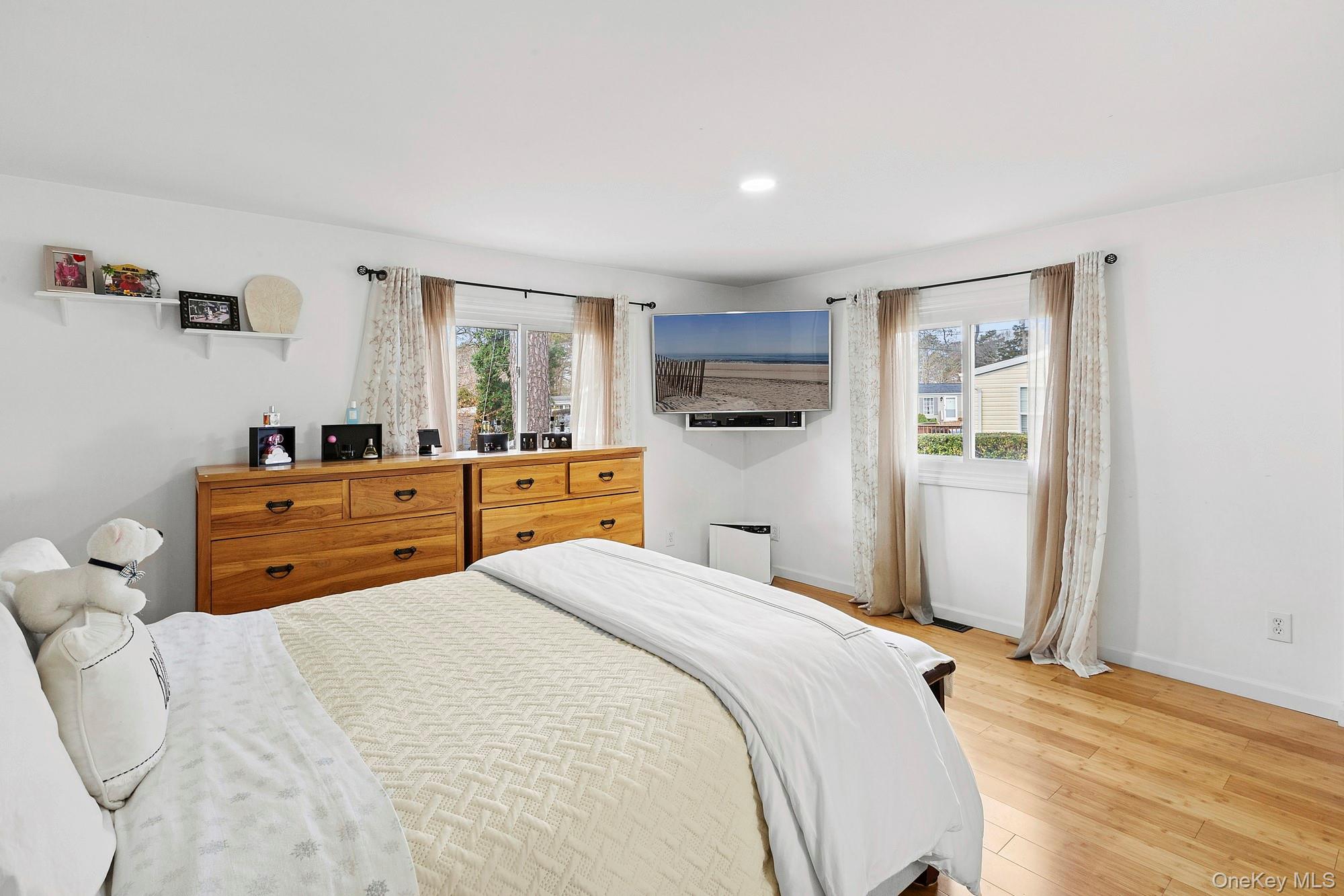 #6 photo, 525 Riverleigh Avenue, सफ़ोक काउंटी Riverhead , NY 11901