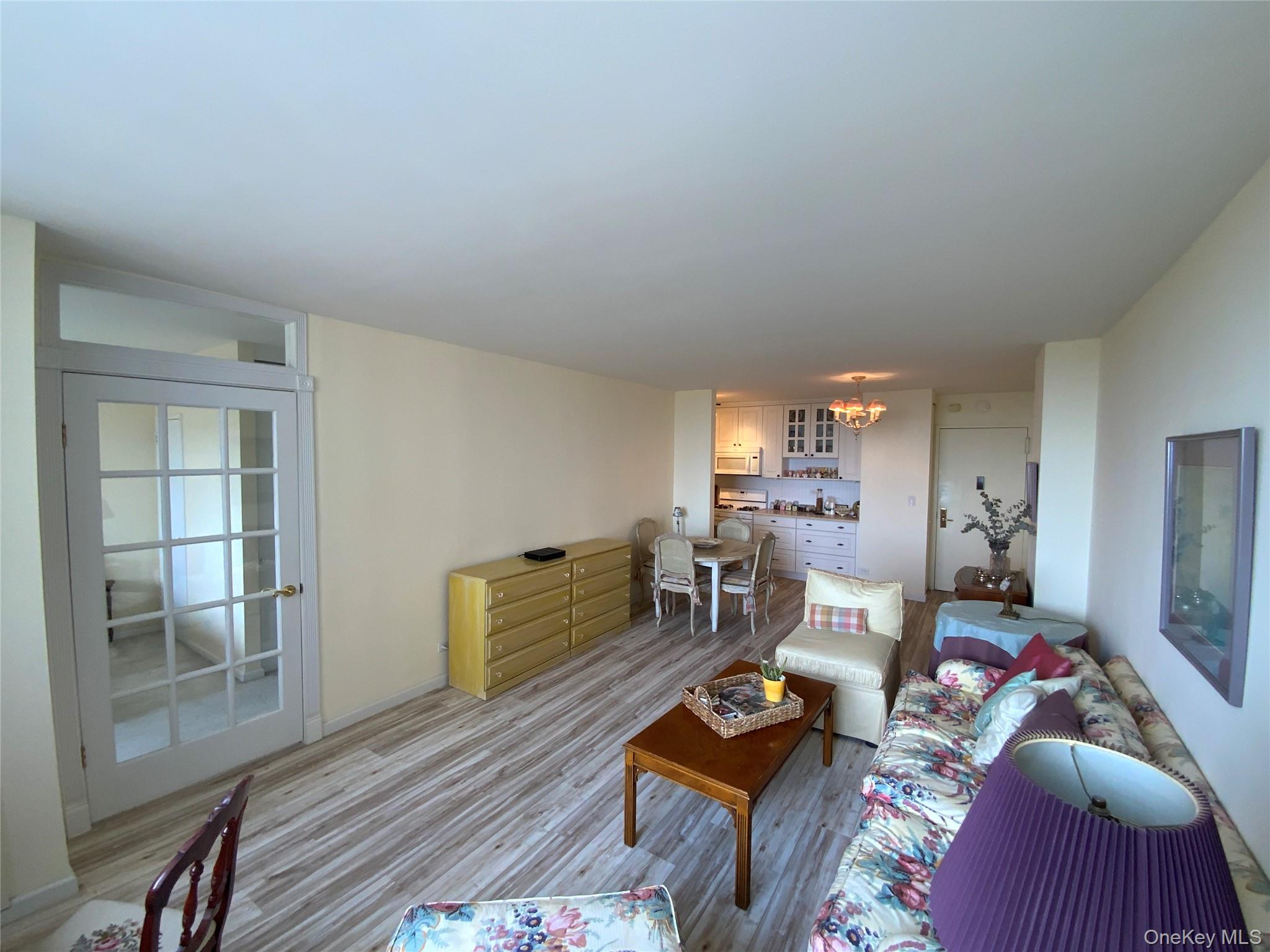 #6 photo, 27010 Grand Central Parkway, 皇后区 Floral Park , NY 11005