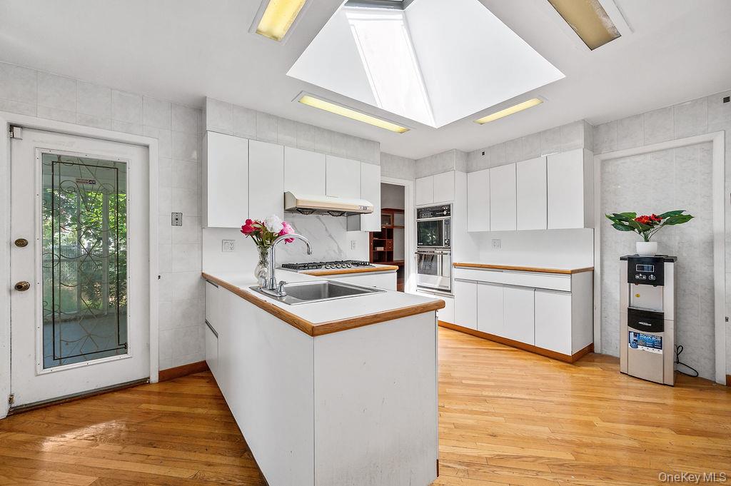 #10 photo, 222-60 Birmington Parkway, Bayside , NY 11364