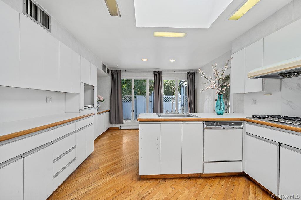 #11 photo, 222-60 Birmington Parkway, Bayside , NY 11364