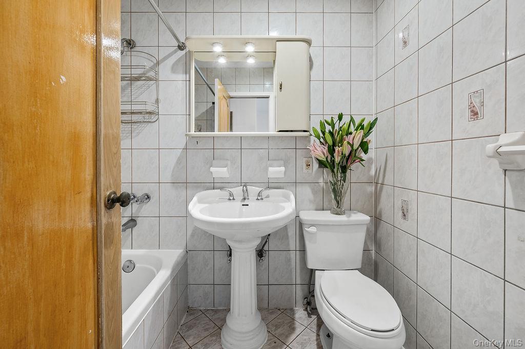 #15 photo, 222-60 Birmington Parkway, Bayside , NY 11364