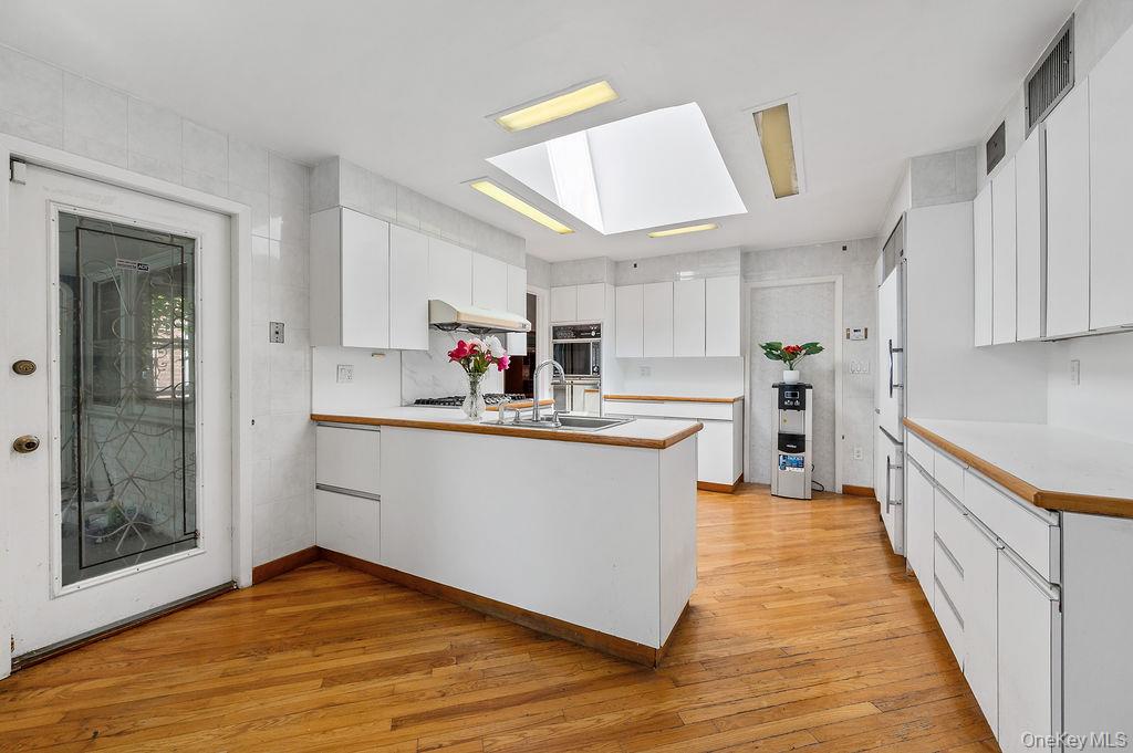 #9 photo, 222-60 Birmington Parkway, Bayside , NY 11364