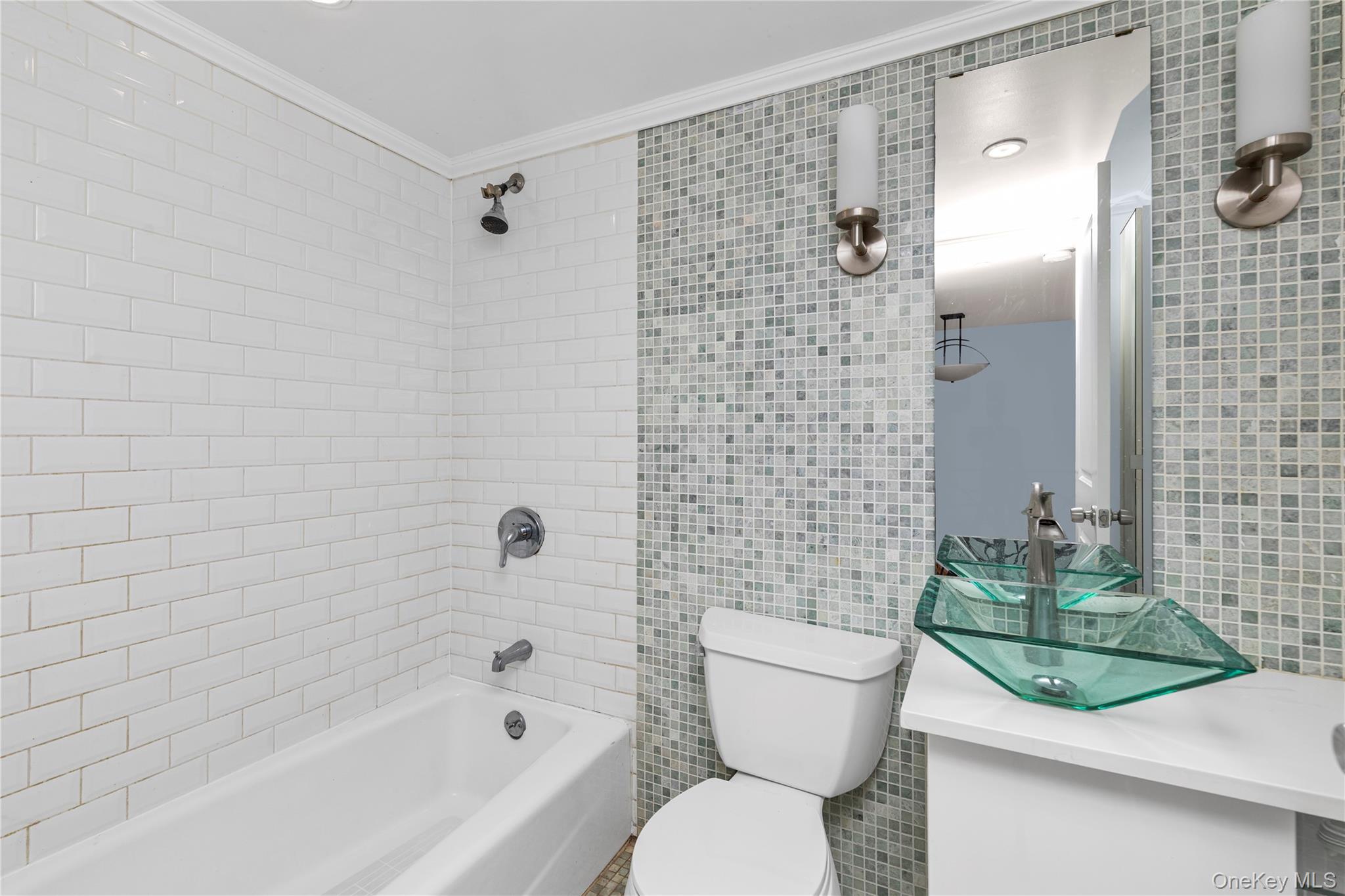 #10 photo, 6123 165th Street, كوينز Fresh Meadows , NY 11365