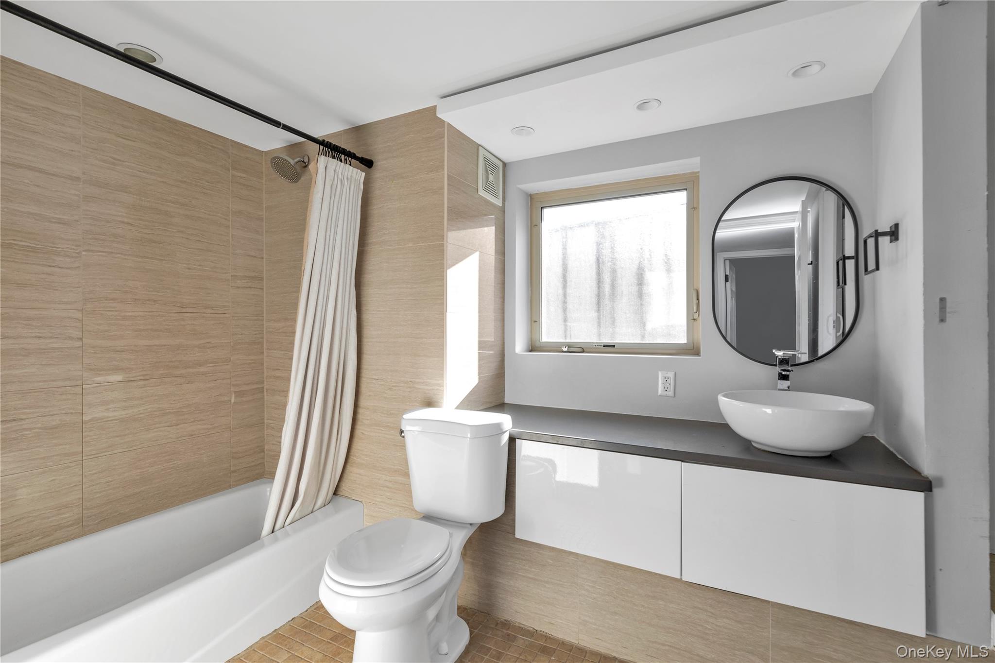 #11 photo, 6123 165th Street, كوينز Fresh Meadows , NY 11365