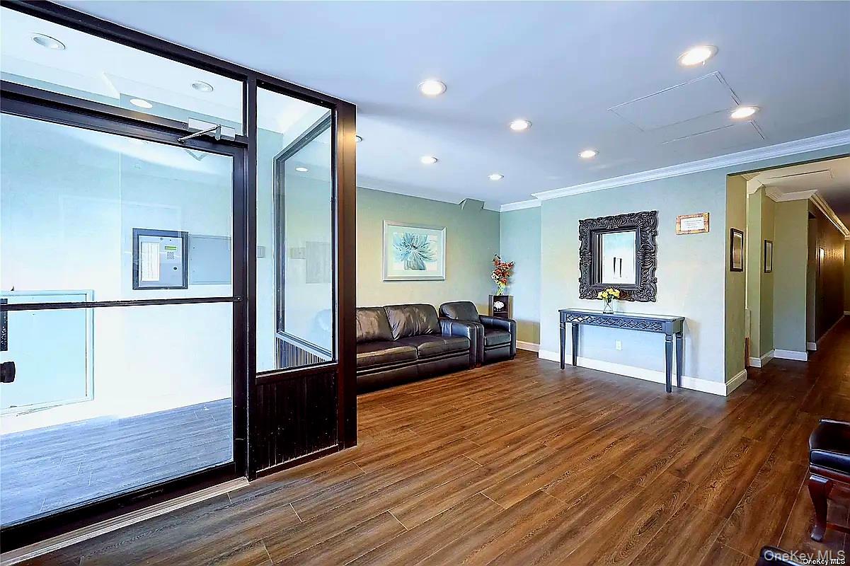 #20 photo, 87-30 62nd Avenue, كوينز Rego Park , NY 11374