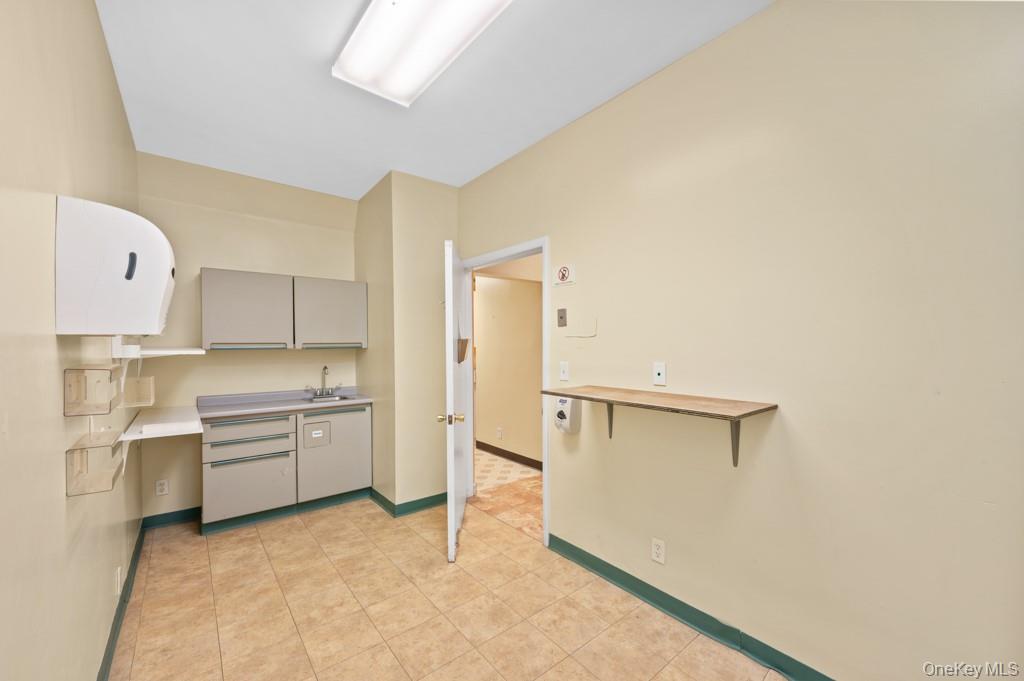 #8 photo, 200 S Broadway, Tarrytown , NY 10591