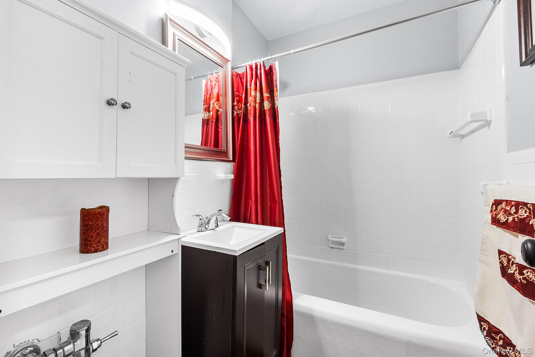 #12 photo, 525 W 235th Street, Bronx , NY 10463