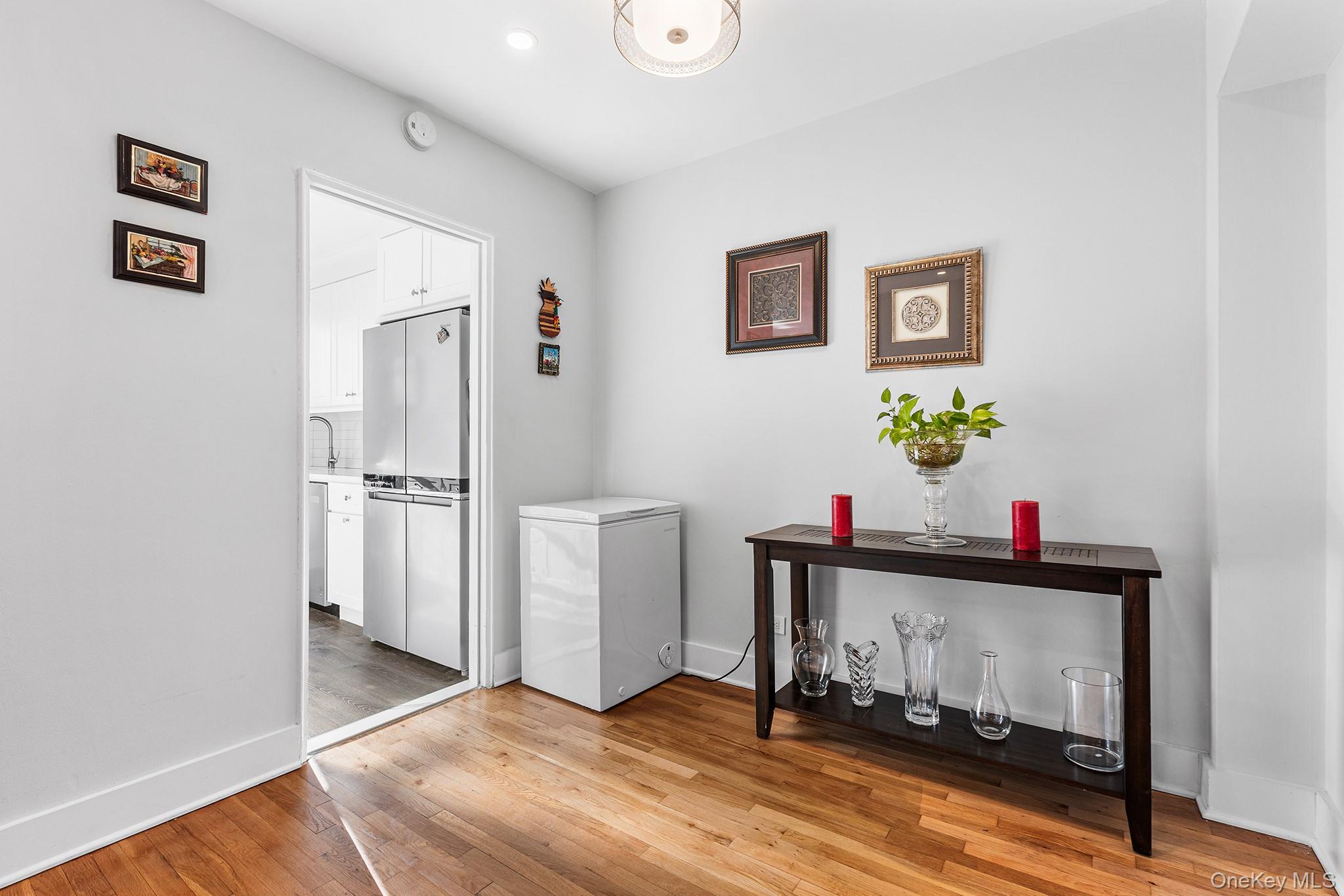 #3 photo, 525 W 235th Street, Bronx , NY 10463