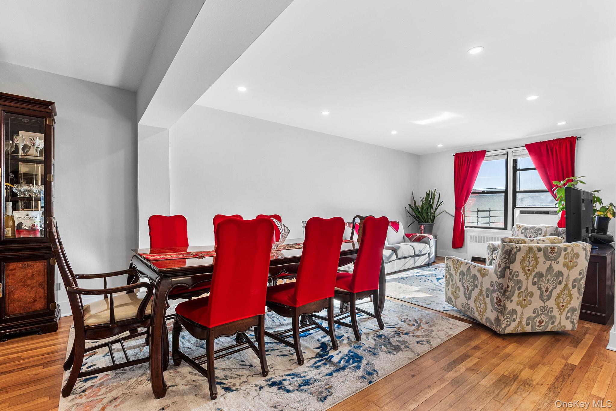 #6 photo, 525 W 235th Street, Bronx , NY 10463