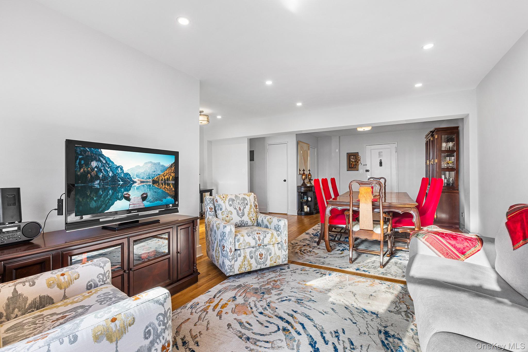 #7 photo, 525 W 235th Street, Bronx , NY 10463