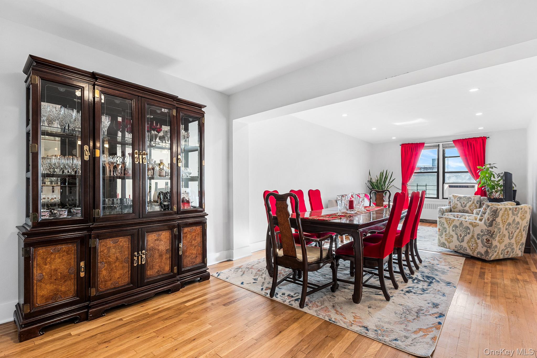 #8 photo, 525 W 235th Street, Bronx , NY 10463