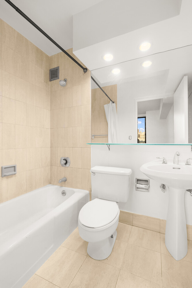 #4 photo, 45 W 67TH Street, Lincoln Square , NY 10023