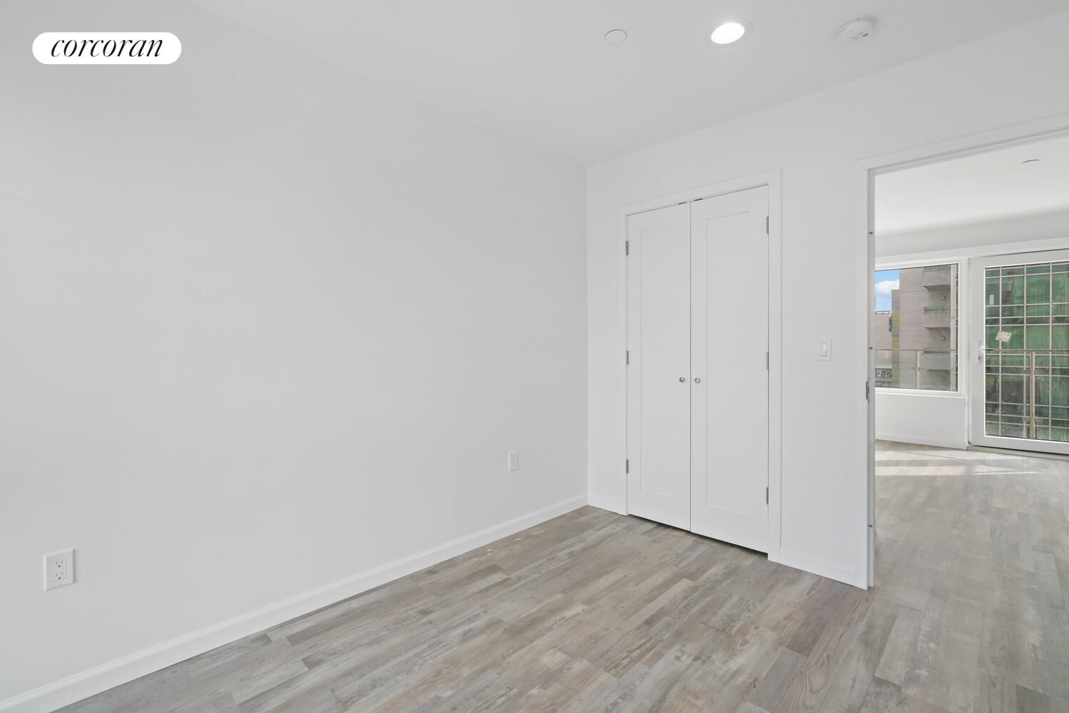 #4 photo, Long Island City, कुईंस Long Island City , NY 11101