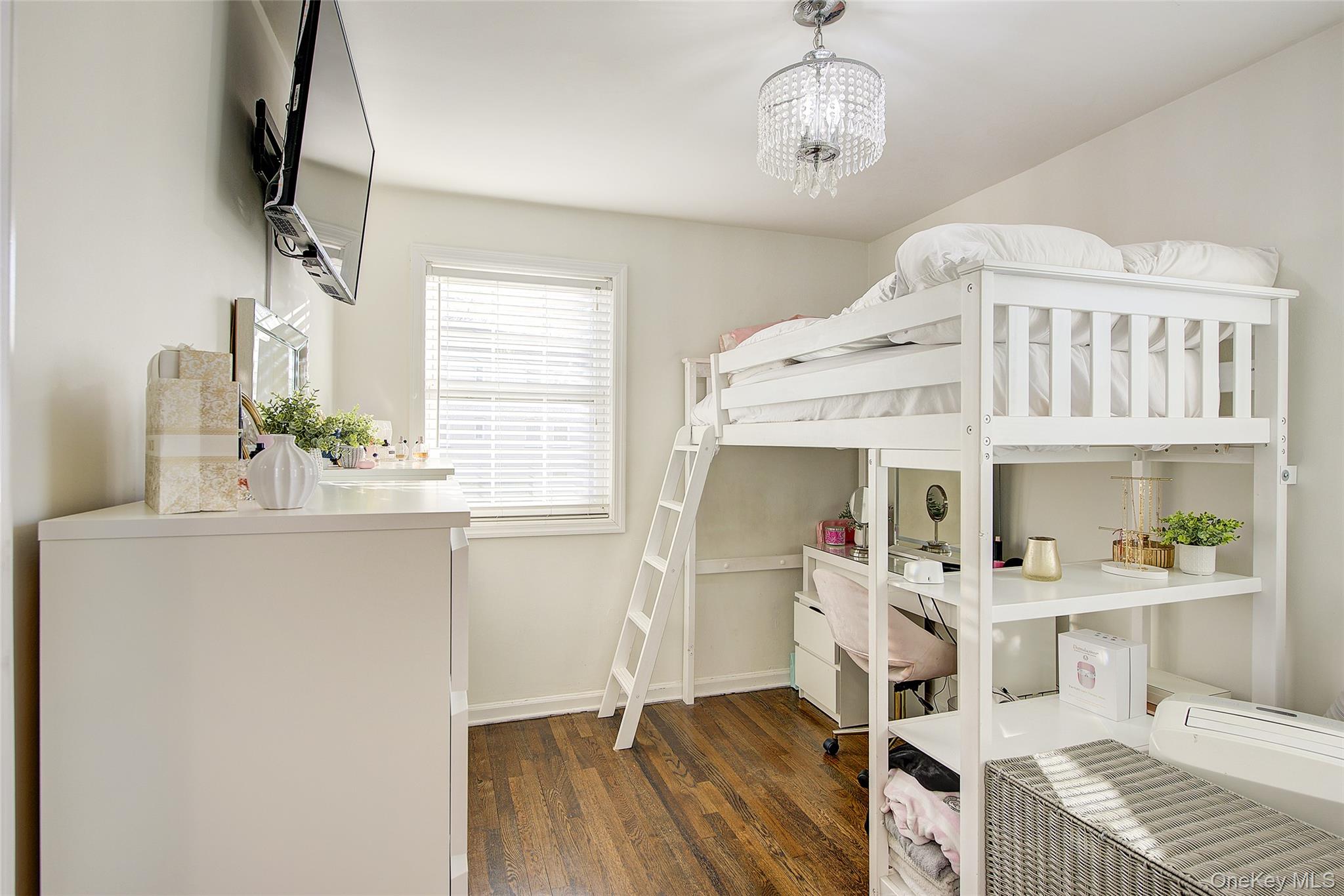 #19 photo, 67-46 224th Street, बेसाइड Bayside , NY 11364