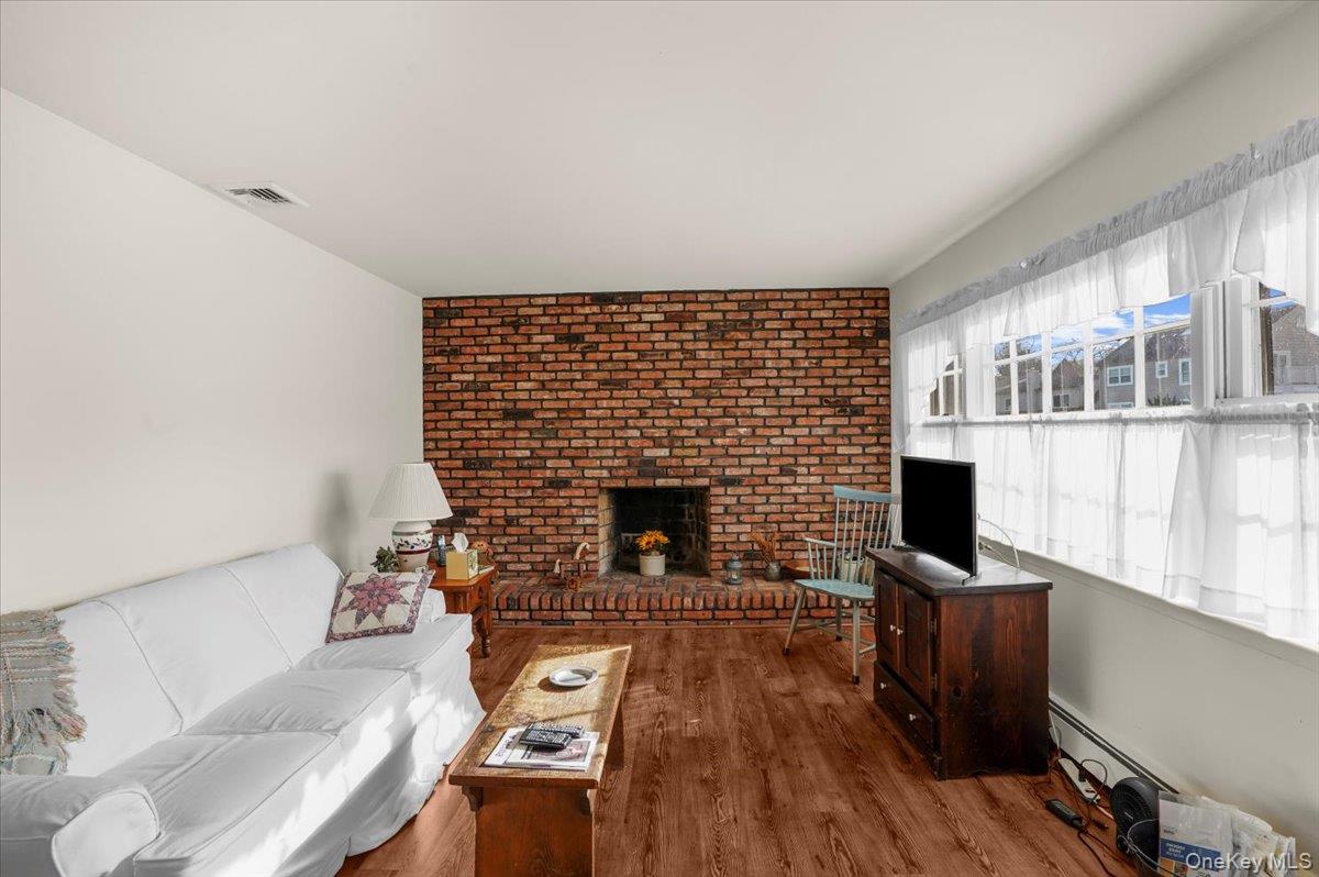 #14 photo, 182 Connetquot Drive, Oakdale , NY 11769