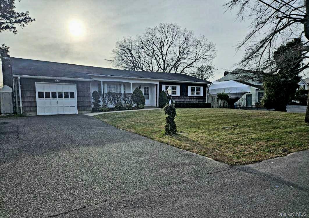 #2 photo, 182 Connetquot Drive, سوفولك Oakdale , NY 11769